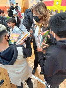 Autoridades concretaron la entrega de “Libros para Aprender” en Gobernador Gregores