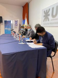 Se concretó la firma de convenio para la conectividad de Lago Posadas y Puerto Deseado