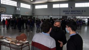 El reconocido músico Jorge Araujo dio una masterclass motivacional a estudiantes de escuelas técnicas