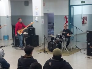El músico Jorge Araujo brindó una clase abierta de batería y un encuentro de músicos en vivo