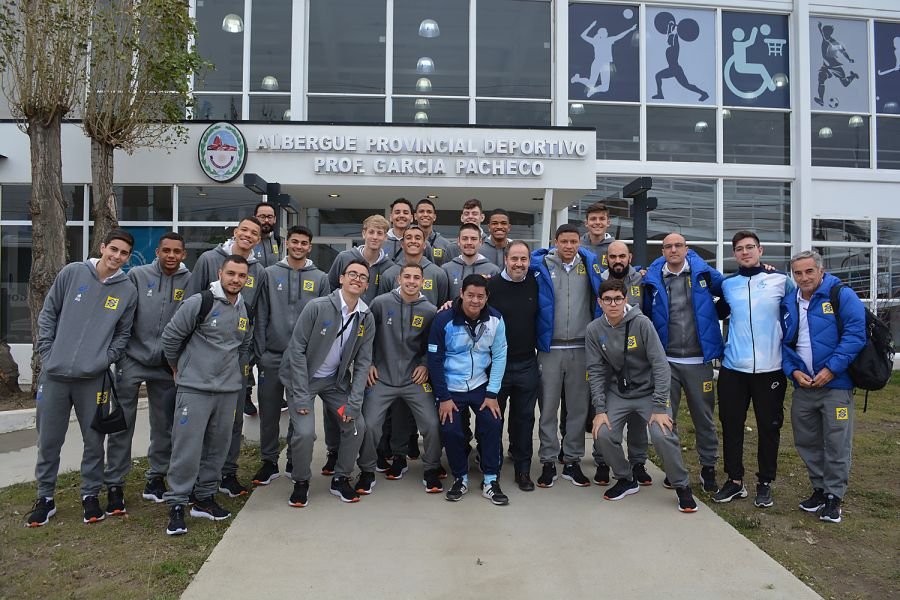 El selectivo de vóley Sub 19 de Brasil llegó a Santa Cruz