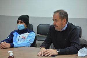 El Club Río Gallegos de básquet adaptado entregó reconocimiento y trofeo al ministro Ferreyra