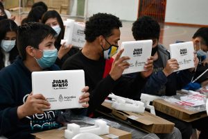 Educación impulsó la entrega de notebooks en el marco del Plan Conectar Igualdad