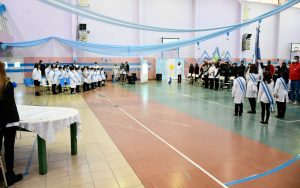 Estudiantes de Escuelas Primarias de Santa Cruz realizaron la Promesa a la Bandera