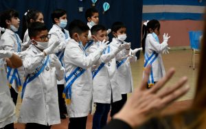 Estudiantes de Escuelas Primarias de Santa Cruz realizaron la Promesa a la Bandera