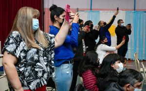 Estudiantes de Escuelas Primarias de Santa Cruz realizaron la Promesa a la Bandera