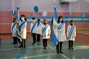 Estudiantes de Escuelas Primarias de Santa Cruz realizaron la Promesa a la Bandera