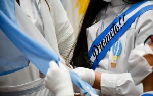 Estudiantes de Escuelas Primarias de Santa Cruz realizaron la Promesa a la Bandera
