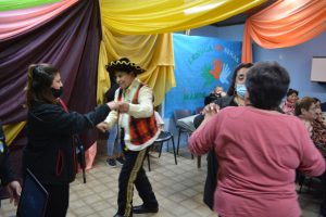 Adultas y adultos mayores disfrutaron de una tarde recreativa en el marco de la campaña #AmorMayor
