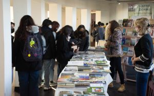 Teatro, música, talleres, charlas y arte en la sexta jornada de la 28° Feria del Libro