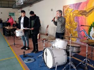 El músico Jorge Araujo llevó adelante seminarios motivacionales en Zona Norte