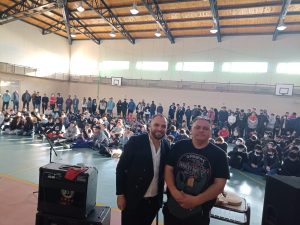 El músico Jorge Araujo llevó adelante seminarios motivacionales en Zona Norte