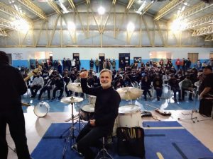 El músico Jorge Araujo llevó adelante seminarios motivacionales en Zona Norte