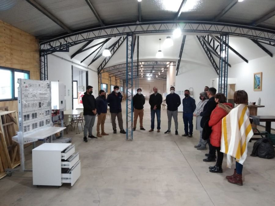 Se realizó la entrega de equipamiento para la Escuela Técnica de 28 de Noviembre