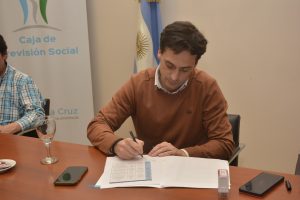 “Descuentos Mayores”: Firmaron convenios con la Asociación de Bioquímicos y la Cámara de Comercio de Río Gallegos