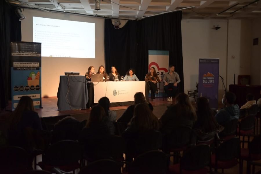 Feria Provincial del Libro: Realizaron charla sobre las propiedades nutricionales de la carne de guanaco