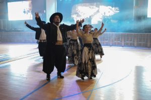 Cientos de personas vibraron al ritmo del folclore en la Gran Peña Popular