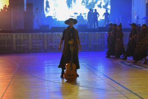 Cientos de personas vibraron al ritmo del folclore en la Gran Peña Popular