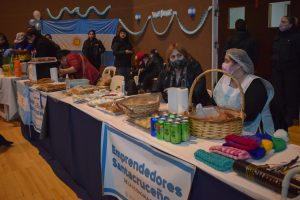 Cientos de personas vibraron al ritmo del folclore en la Gran Peña Popular