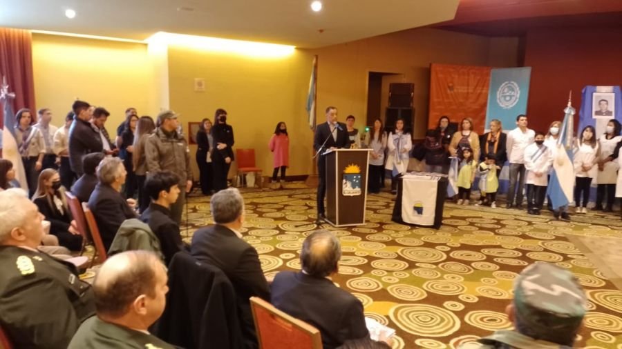 El pueblo de Santa Cruz conmemoró el 206° Aniversario de la Declaración de la Independencia en El Calafate