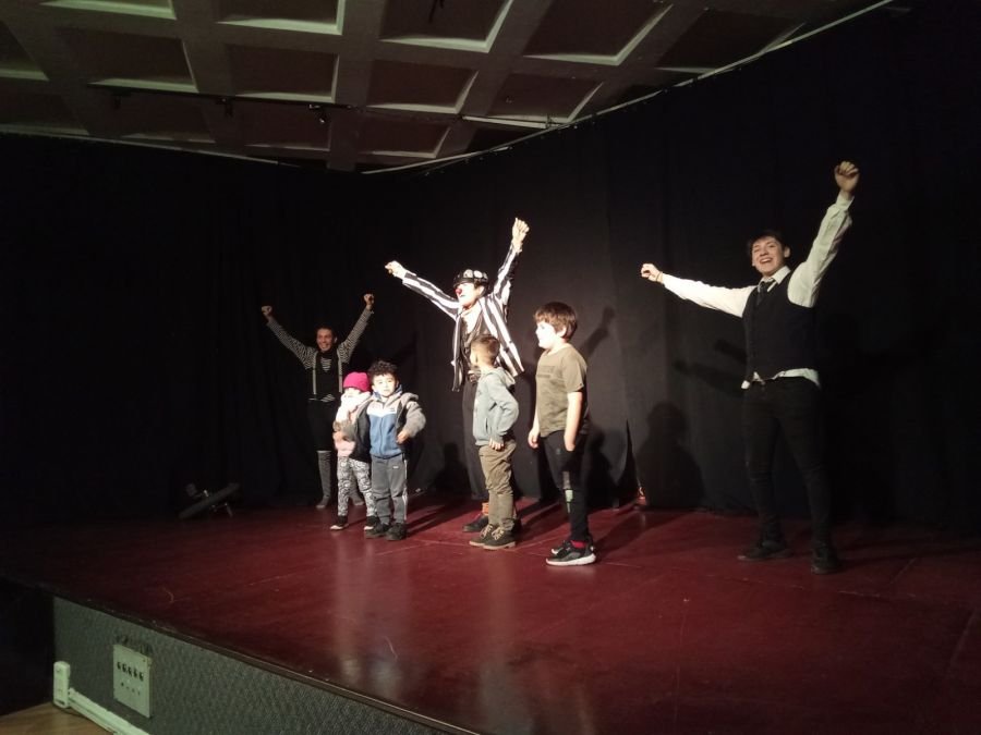 "A Todo Teatro": La comunidad disfrutó de la magia del circo en el Complejo Cultural