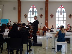Escuela Re Si: Anna Miernik brindó conciertos junto a la Sinfonietta con la dirección de Gustavo Fontana