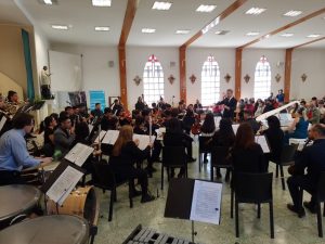 Escuela Re Si: Anna Miernik brindó conciertos junto a la Sinfonietta con la dirección de Gustavo Fontana
