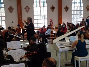 Escuela Re Si: Anna Miernik brindó conciertos junto a la Sinfonietta con la dirección de Gustavo Fontana