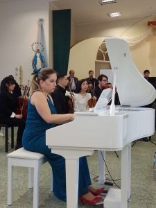 Escuela Re Si: Anna Miernik brindó conciertos junto a la Sinfonietta con la dirección de Gustavo Fontana