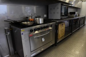 Desde hoy Santa Cruz cuenta con una nueva Aula Taller Móvil para formar en gastronomía