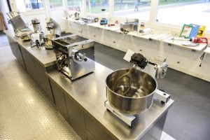 Desde hoy Santa Cruz cuenta con una nueva Aula Taller Móvil para formar en gastronomía