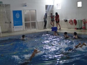 “Quedate en la Escuela. Te Acompañamos” impulsa “Prácticas Acuáticas” para estudiantes