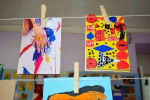“VinculArte”: esta muestra itinerante participativa de Arte Correo se expone en Río Gallegos