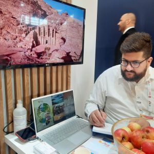 Santa Cruz promociona sus destinos turísticos en la Feria más importante de Francia