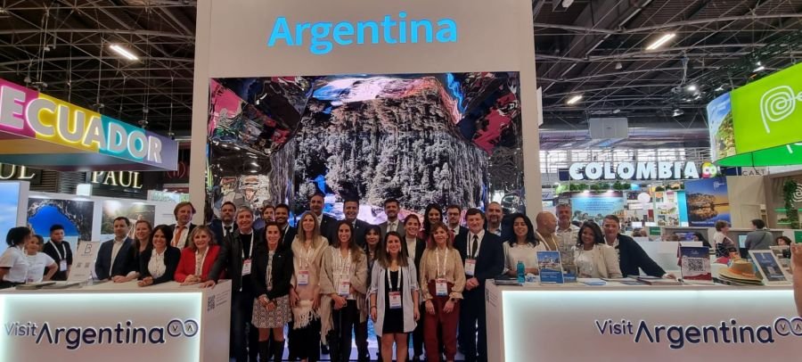 Santa Cruz promociona sus destinos turísticos en la Feria más importante de Francia