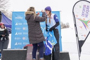 Santa Cruz en el podio al culminar la participación en los Evita de Invierno