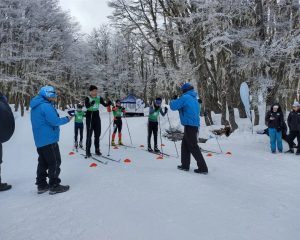 Santa Cruz en el podio al culminar la participación en los Evita de Invierno