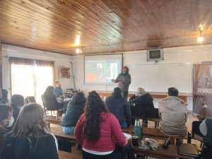 Guardapesca de Santa Cruz se capacitó en rescate y asistencia de animales varados