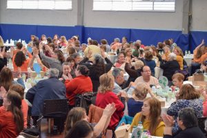 Más de 300 jubilados y jubiladas disfrutaron del té bingo de la Caja de Previsión Social