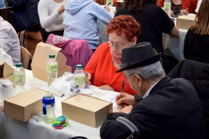 Más de 300 jubilados y jubiladas disfrutaron del té bingo de la Caja de Previsión Social