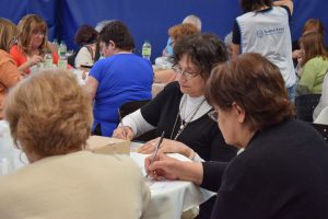 Más de 300 jubilados y jubiladas disfrutaron del té bingo de la Caja de Previsión Social