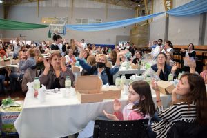 Más de 300 jubilados y jubiladas disfrutaron del té bingo de la Caja de Previsión Social