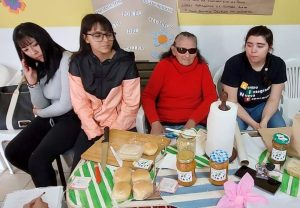 La feria “Hecho por Mí” congregó a emprendedores y emprendedoras peritenses