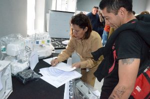 Se entregaron fortalecimientos a emprendedorxs socioproductivos de Caleta Olivia