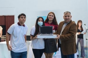 Educación impulsó la entrega de notebooks en escuelas de Caleta Olivia