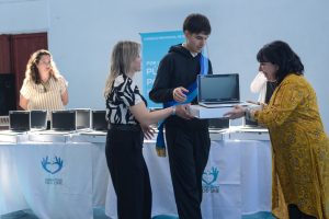 Educación impulsó la entrega de notebooks en escuelas de Caleta Olivia