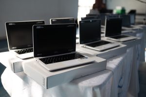 Educación impulsó la entrega de notebooks en escuelas de Caleta Olivia