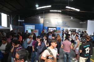 Inauguraron la Primera Feria “Liderar Jóvenes” en Caleta Olivia