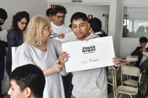 Programa Conectar Igualdad: Concretaron la entrega de 100 computadoras