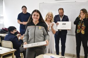 Programa Conectar Igualdad: Concretaron la entrega de 100 computadoras